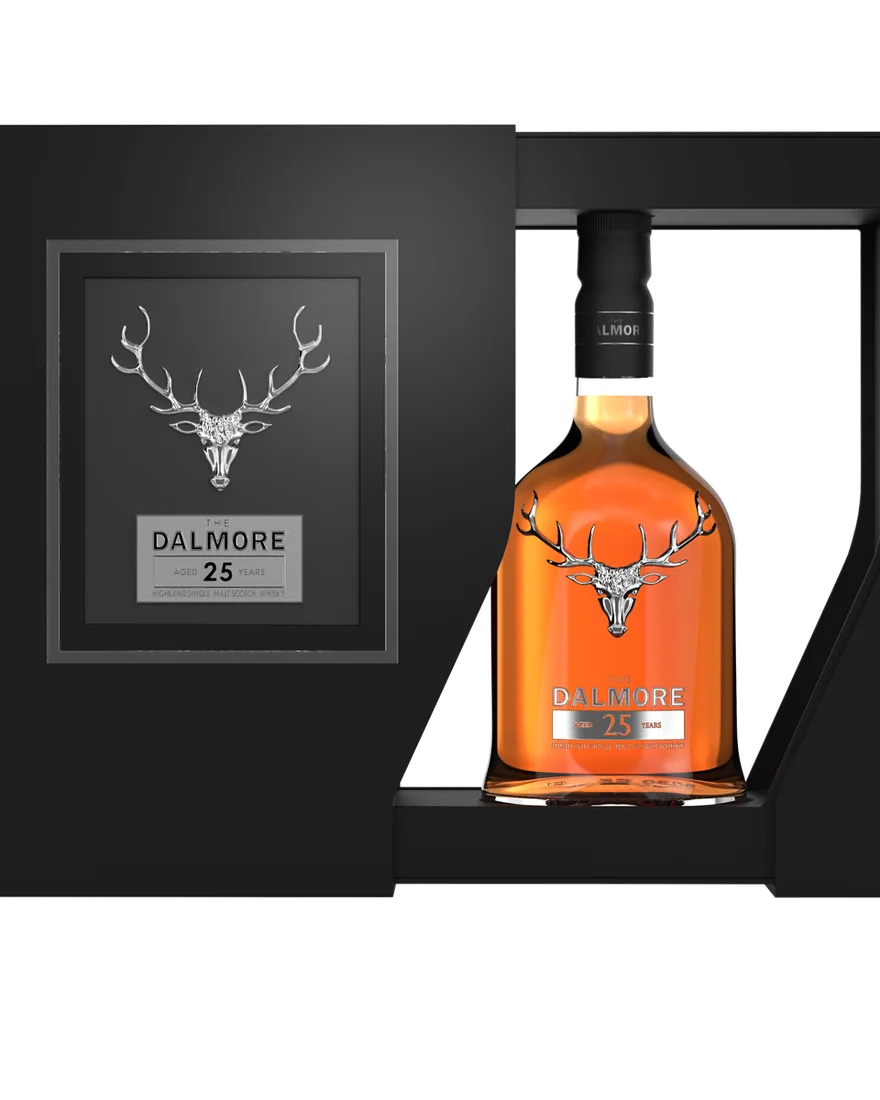 The Dalmore 25 Years Old bottle and presentation case